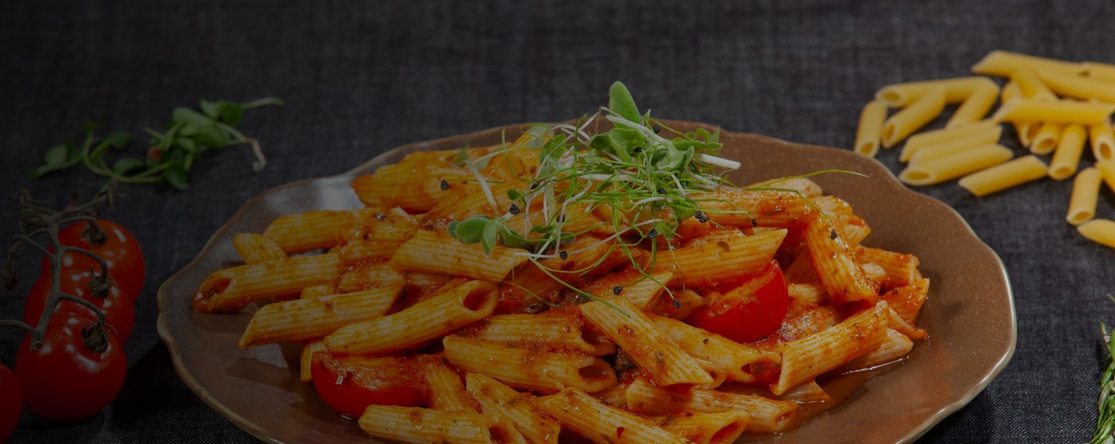 Penne met tomatensaus — sfeerbeeld