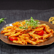 Penne met tomatensaus — sfeerbeeld